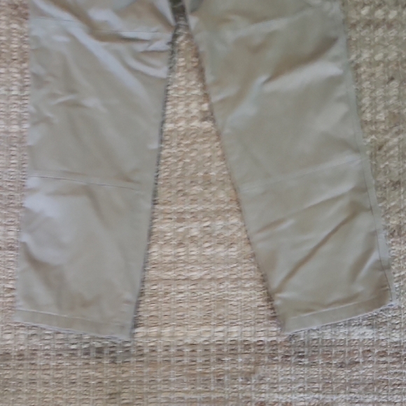 Cabela's Khaki Men's Cargo Pants - Picture 5 of 10